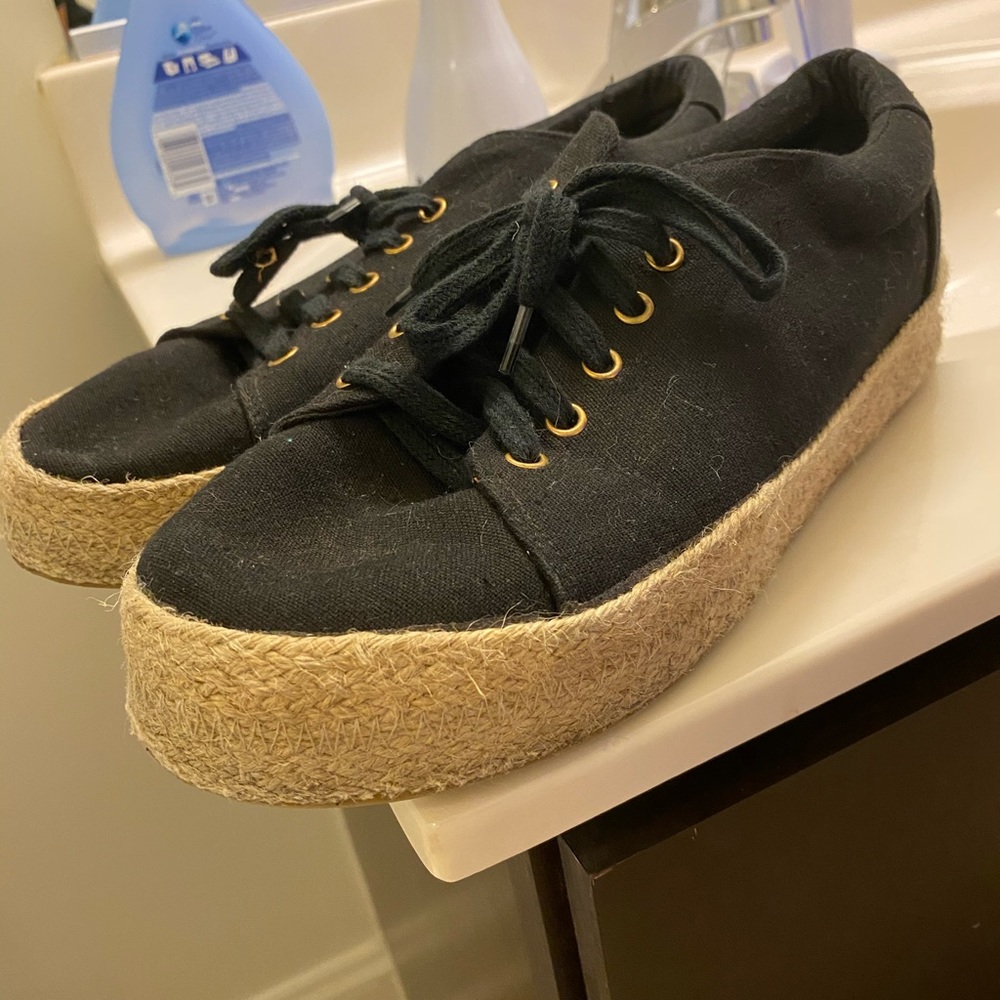 Woven platform black sneakers